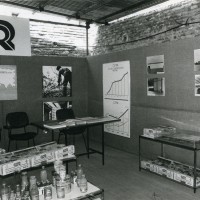 Stand espositivo della Cooperativa Ortofrutticoltori Ravennati (COR) [1976-77]. Cooperativa frutticoltori Massa Lombarda

