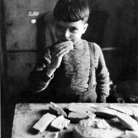 La fame in guerra, foto in Archivio Anpi, Bologna.