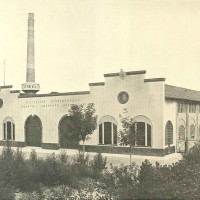 Dal rinnovo della vecchia fonderia delle Officine Callegari si ricava un nuovo complesso dove speriementare le innovazioni tecnologiche per la produzione delle conserve. anni 30. (archivio SSICA).