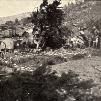 Rifornimenti d’acqua potabile nel vallone di Doberdò sotto quota 208 nord, in «L'Illustrazione italiana», 15 ottobre 1916, n. 42, p. 319, Istituto per la storia e le memorie del '900 Parri E-R.
