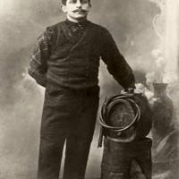 Ritratto di un produttore dell’Aceto Balsamico tradizionale di Spilamberto, risalente all'anno 1916 circa. Foto Archivio Gruppo Mezaluna – Mario Menabue