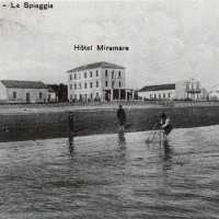 La pesca dei molluschi a riva con è fer, smoenacul. Cartolina dei primi del 900